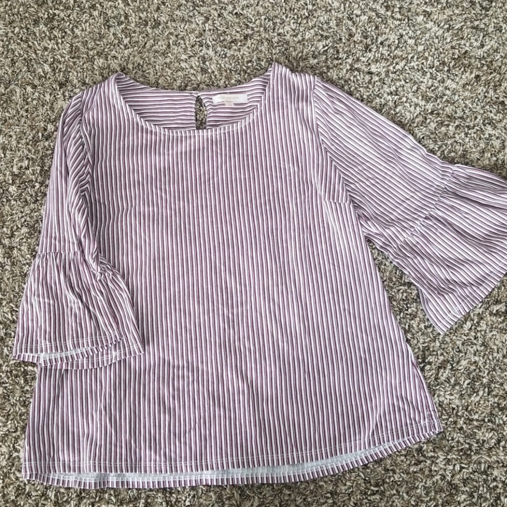 Stitch fix skies are blue bell sleeve top